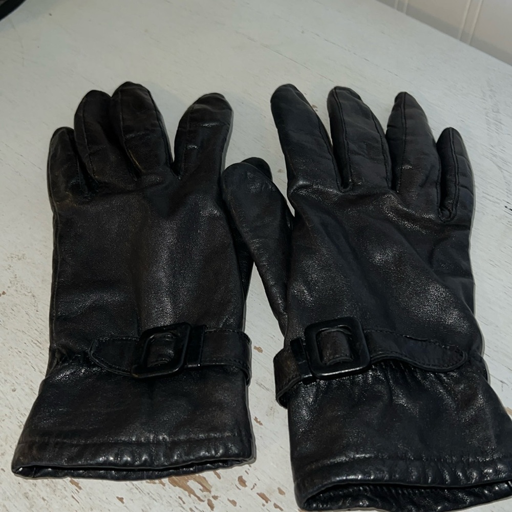 Byrnes & Baker black leather gloves